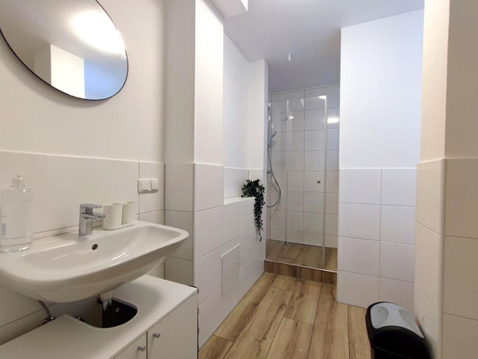 Others 5, Modern & Chic Apartment with Balcony in Offenbach, Offenbach am Main