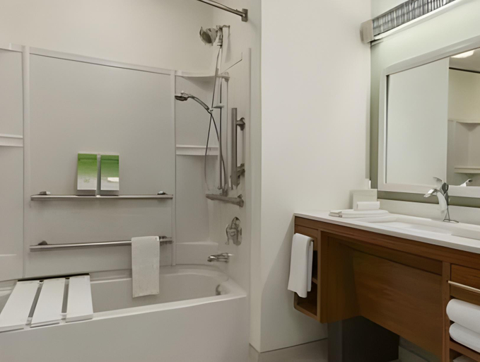 Bathroom 14