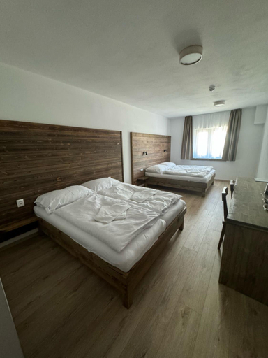 Bedroom 2, Tri kopy*** - penzion, restauracia a pizza, Liptovský Mikuláš