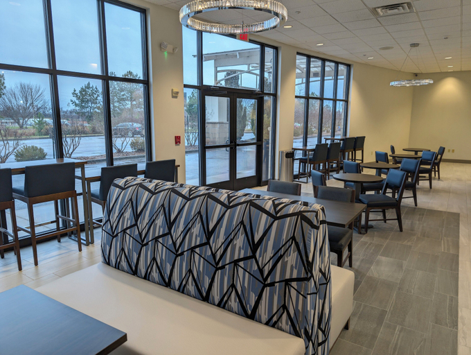 Food & Drinks 3, Holiday Inn Express & Suites Carbondale - University Area by IHG, Jackson