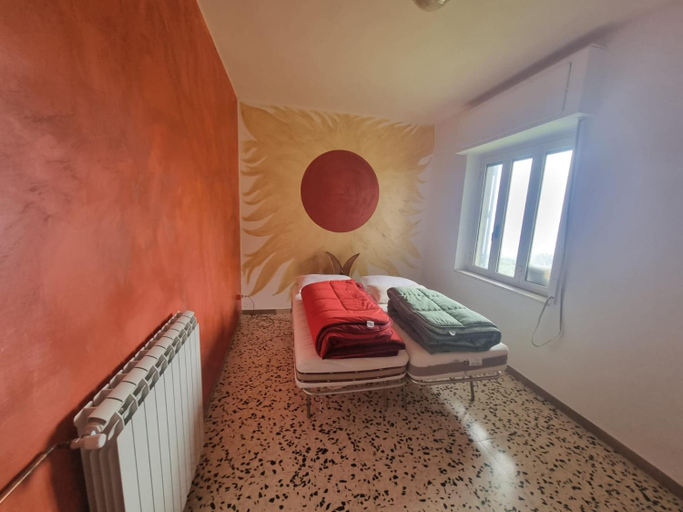 Others 5, Vesuvio Tana Bnb, Napoli
