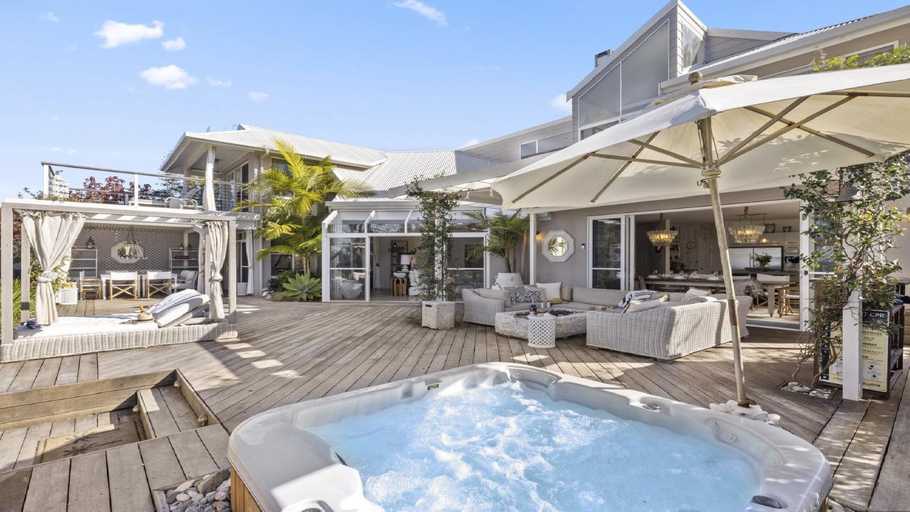 Sport & Beauty, Barellen Beach House, Coffs Harbour - Pt B