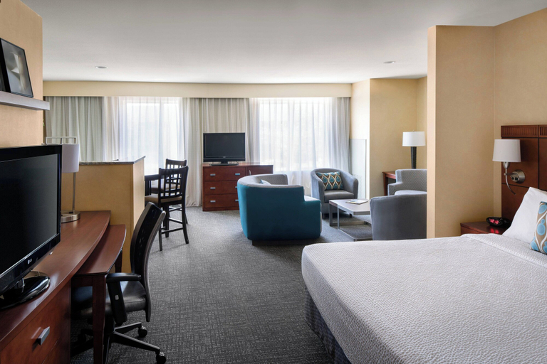 Bedroom 3, Courtyard by Marriott Sacramento Cal Expo, Sacramento
