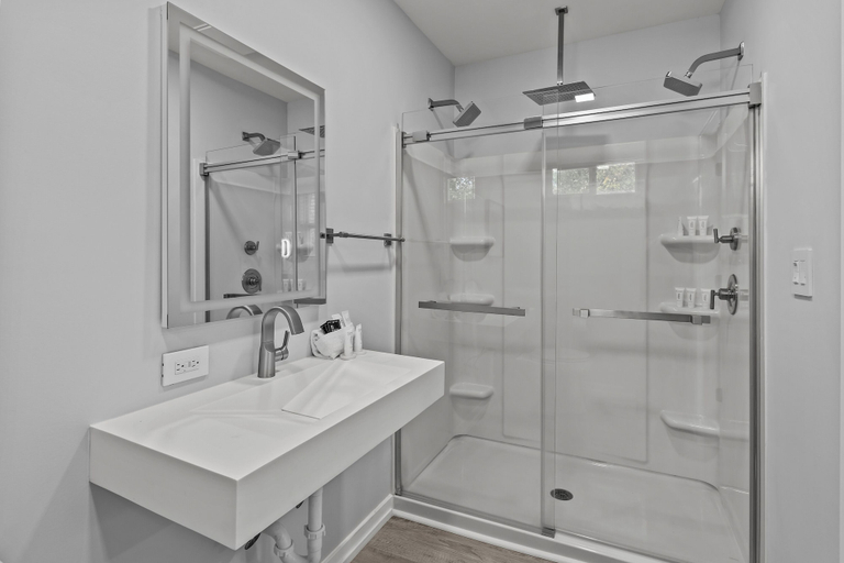 Bathroom 3, Charlotte Retreat Luxury 4BR Heaven, Mecklenburg