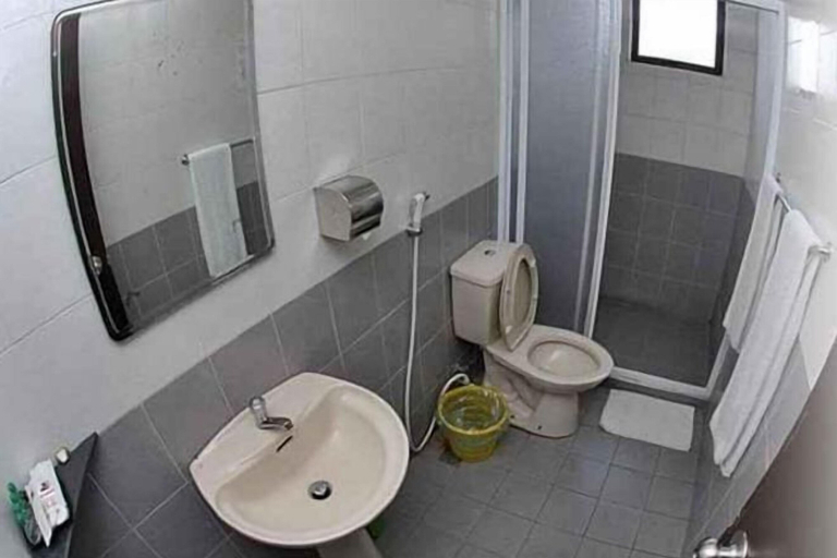 Bathroom 18
