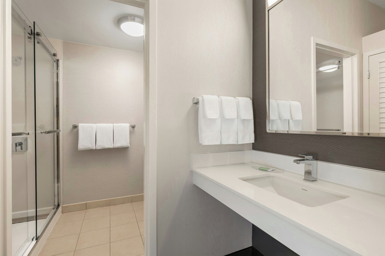 Bathroom 5, Courtyard by Marriott Minneapolis-St. Paul Airport, Dakota