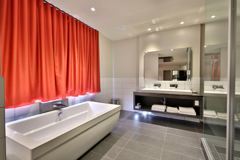 Bathroom 4, Hôtel Ô Laval, Laval