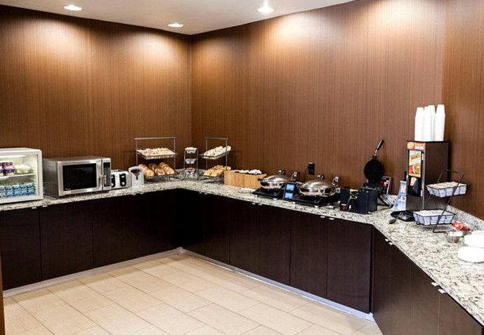 Food & Drinks 4, Fairfield Inn & Suites by Marriott Tulsa Central, Tulsa
