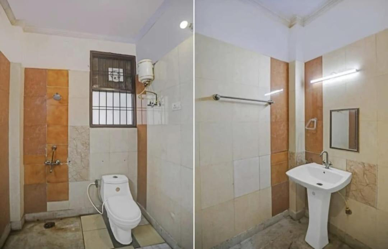 Bathroom, PLAY-K&A HOTEL SEC-31couple friendly, Gautam Buddha Nagar