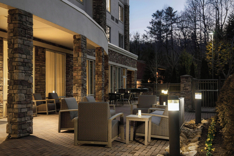 Food & Drinks 5, Courtyard Boone, Watauga