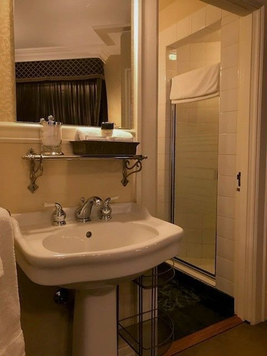 Bathroom, Abigail's Hotel, Capital