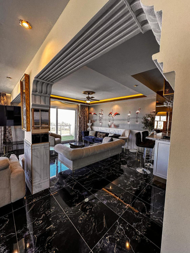 Food & Drinks 5, Long Beach Rental Apartments
