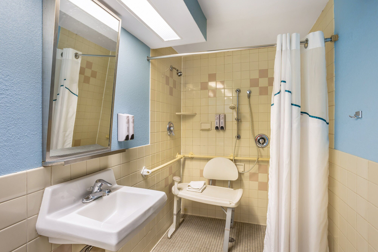 Bathroom 4, HomeTowne Studios by Red Roof Lancaster, Lancaster