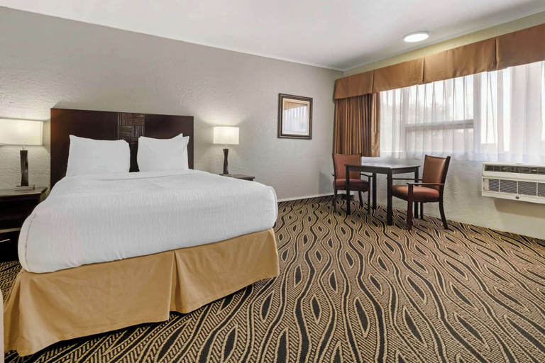 Bedroom 4, Best Western Red Carpet Inn, Deaf Smith
