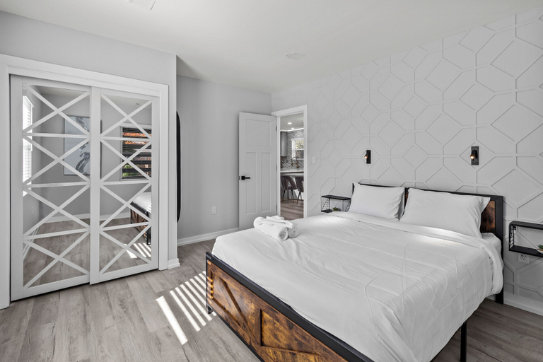 Bedroom 2, Charlotte Retreat Luxury 4BR Heaven, Mecklenburg
