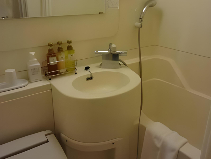 Bathroom 10