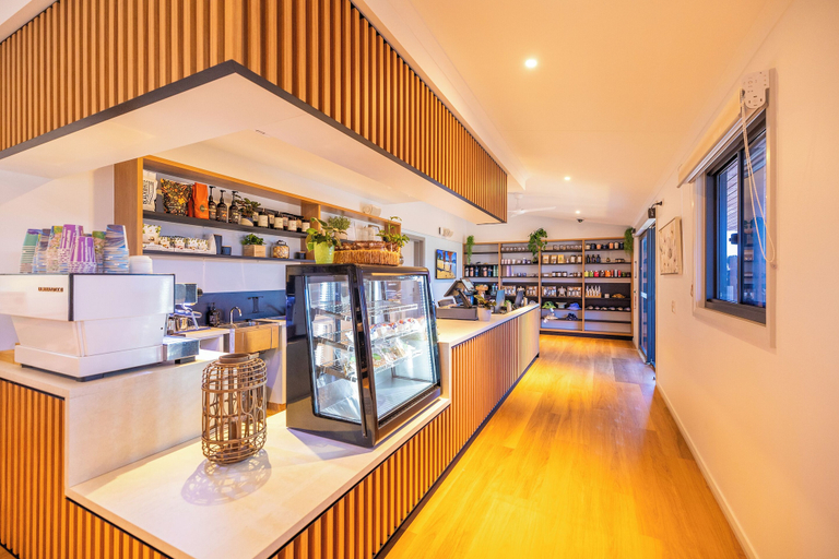 Food & Drinks 5, Turtle Sands, Burnett - Pt A