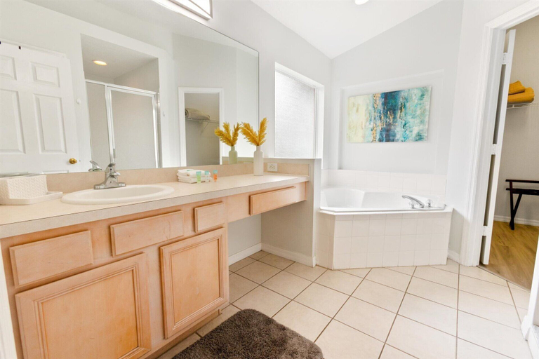 Bathroom 4, 2682 Emerald Island Blvd, Osceola