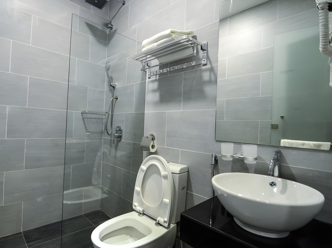 Bathroom 8