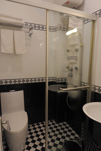 Bathroom 3, Khach San Tuong Vi - Van Cao, Hải An
