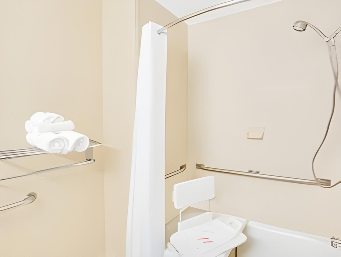 Bathroom 9