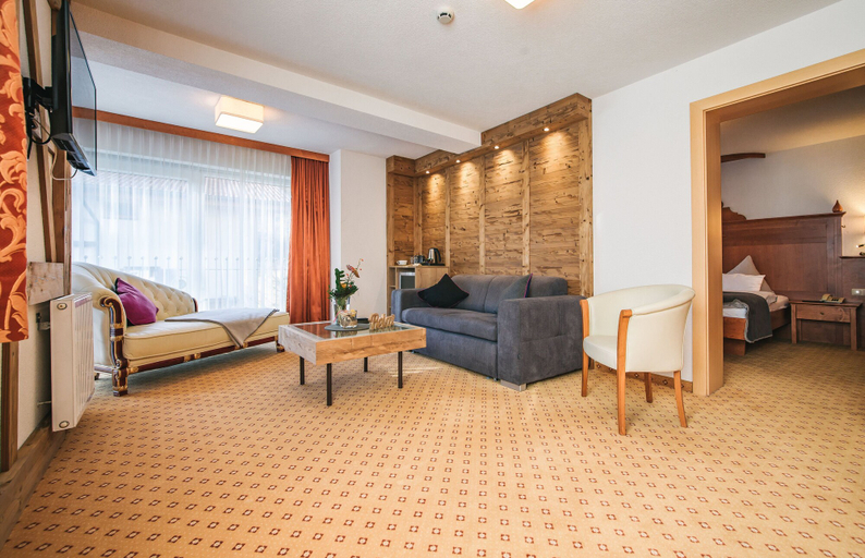 Bedroom 2, Arlen Lodge Hotel, Landeck