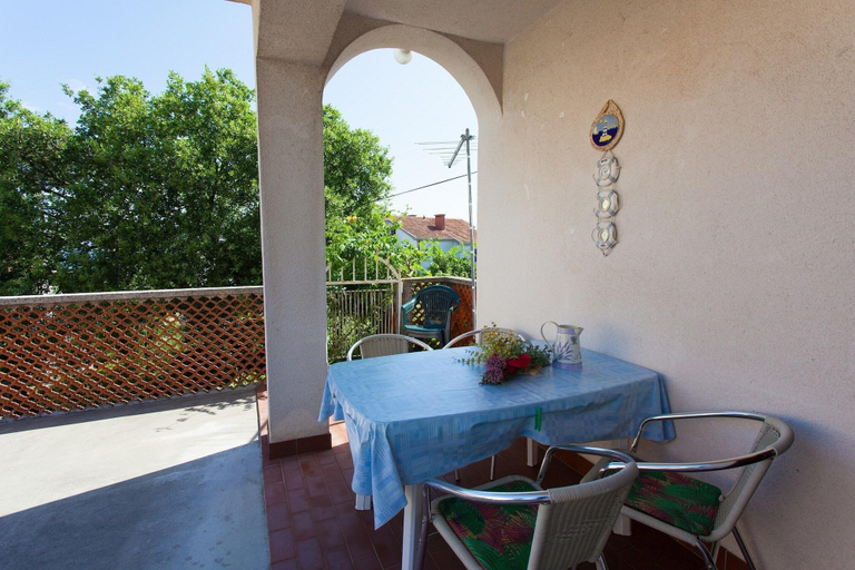 Others 4, Spacious Apartment With Terrace, Near the Beach, Malinska-Dubašnica