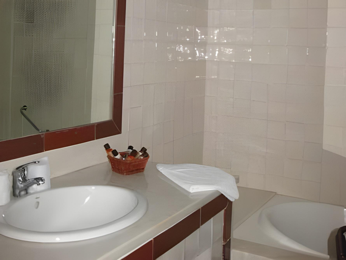 Bathroom 16