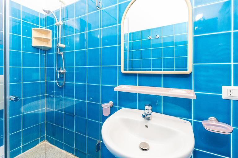 Bathroom 3, Helios Hotel, Nuoro