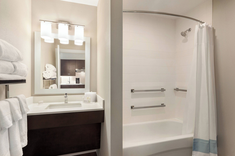 Bathroom 5, TownePlace Suites by Marriott Memphis Southaven, Desoto