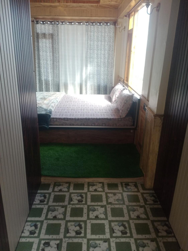 Bedroom 3, Krishna Kunj homestay, Shimla