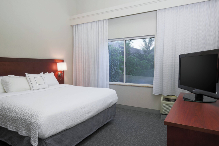 Bedroom 3, Courtyard by Marriott Chico, Butte