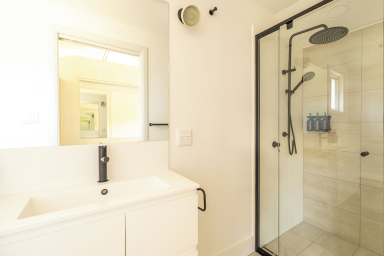 Bathroom 4, Turtle Sands, Burnett - Pt A
