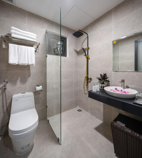 Bathroom 14