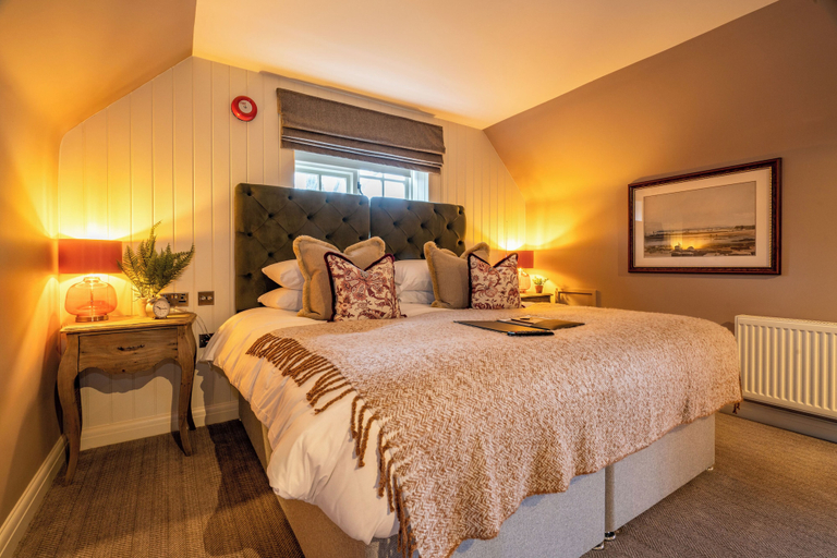 Bedroom 2, The Old House Inn, Surrey