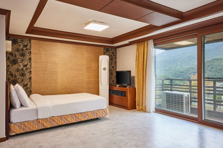 Bedroom 3, Osaek Greenyard Hotel, Yangyang