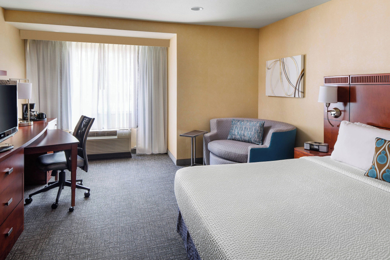 Bedroom 3, Courtyard by Marriott Sacramento Cal Expo, Sacramento