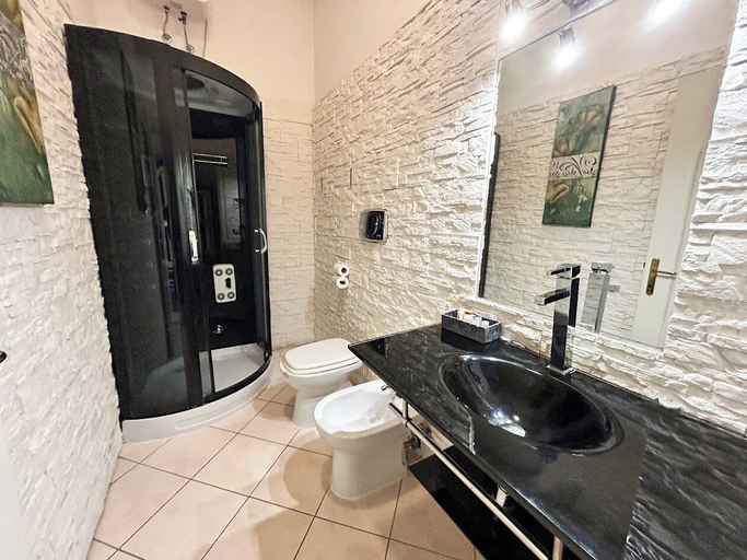 Bathroom 3, Le Tre Stelle, Cagliari