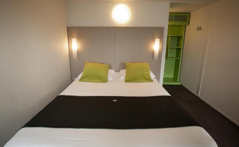 Bedroom 2, Brit Hotel Confort Ampaline Périgueux Est, Dordogne