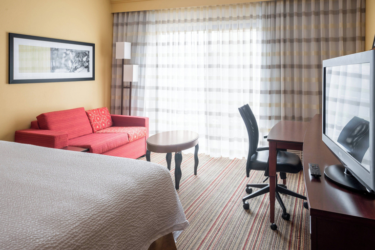 Bedroom 4, Courtyard by Marriott Indianapolis Airport, Indianapolis