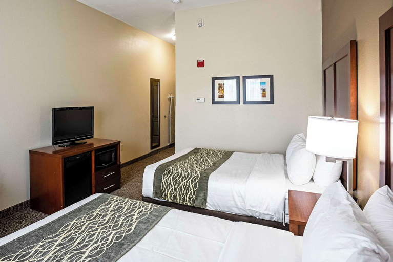 Bedroom 3, Comfort Inn & Suites Independence, Buchanan