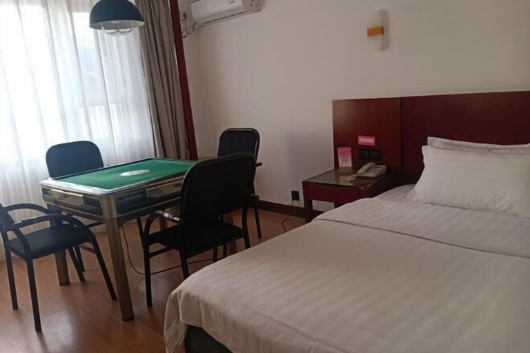 Bedroom 2, Huaxia Hotel, Tieling
