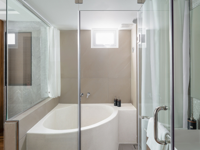 Bathroom 5, Kin Hotel Thai Van Lung, District 1