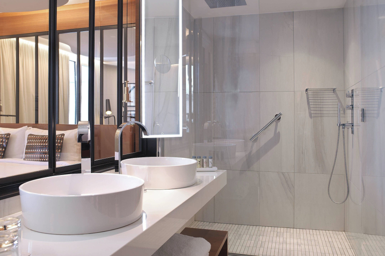 Bathroom 5, Renaissance Paris Republique Hotel, Paris