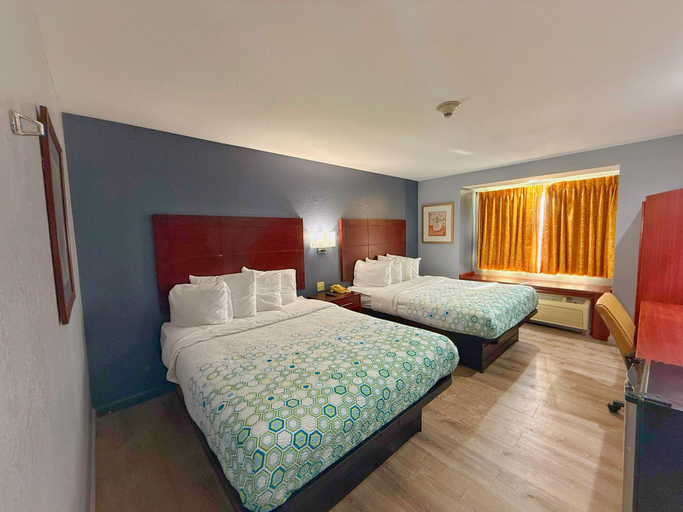 Bedroom 4, BlissPoint Inn & Suites, Northwood, Wood