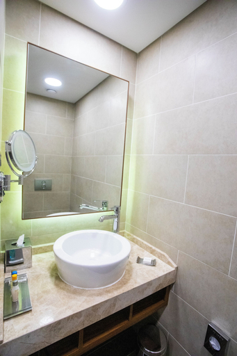 Bathroom 5, DoubleTree by Hilton Trabzon, Merkez