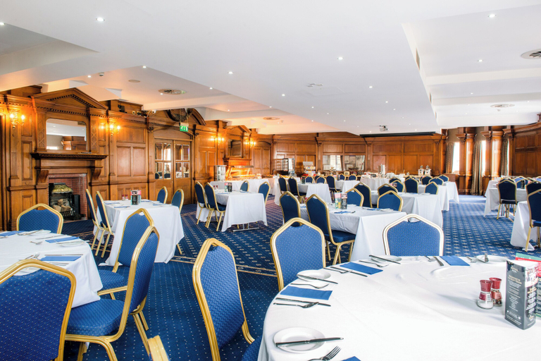Food & Drinks 2, Royal Hotel Cardiff by Belvilla, Cardiff