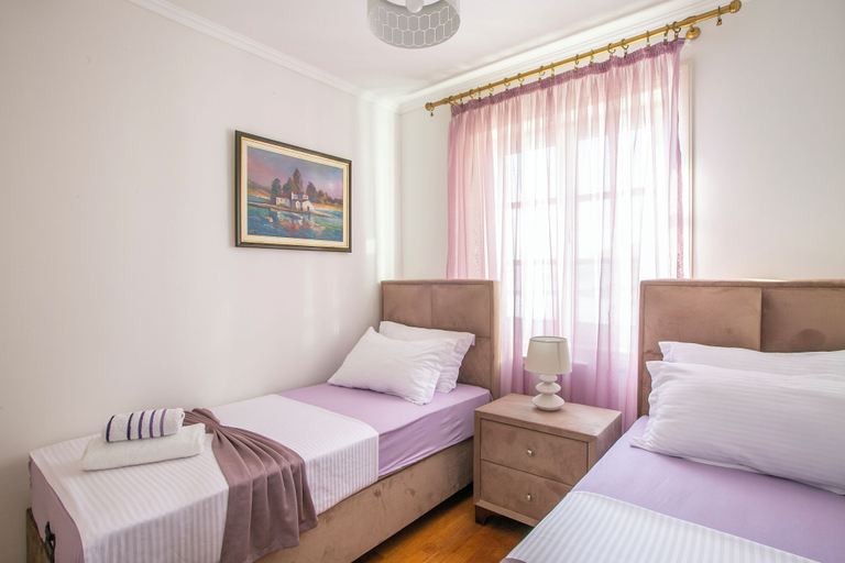 Bedroom 2, Beach Apartments Montesan
