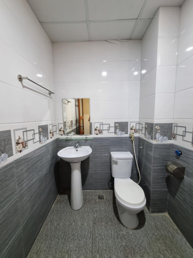 Bathroom 3, Vien Dong Hotel, Cửa Lò