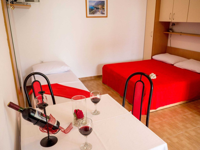 Bedroom 4, Lovely Holiday Home in Pakostane With Swimming Pool, Pakoštane